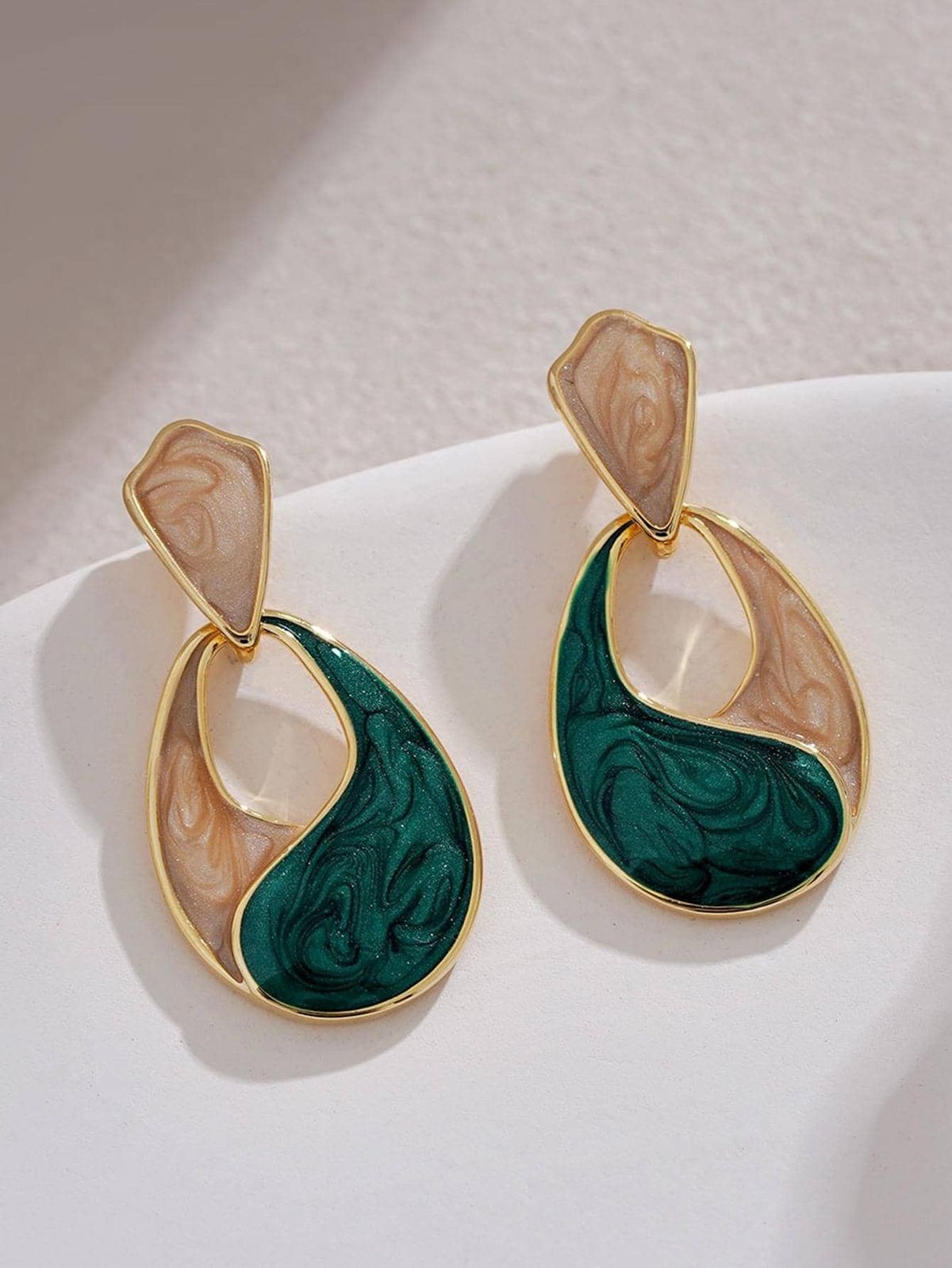 round face ke liye earrings