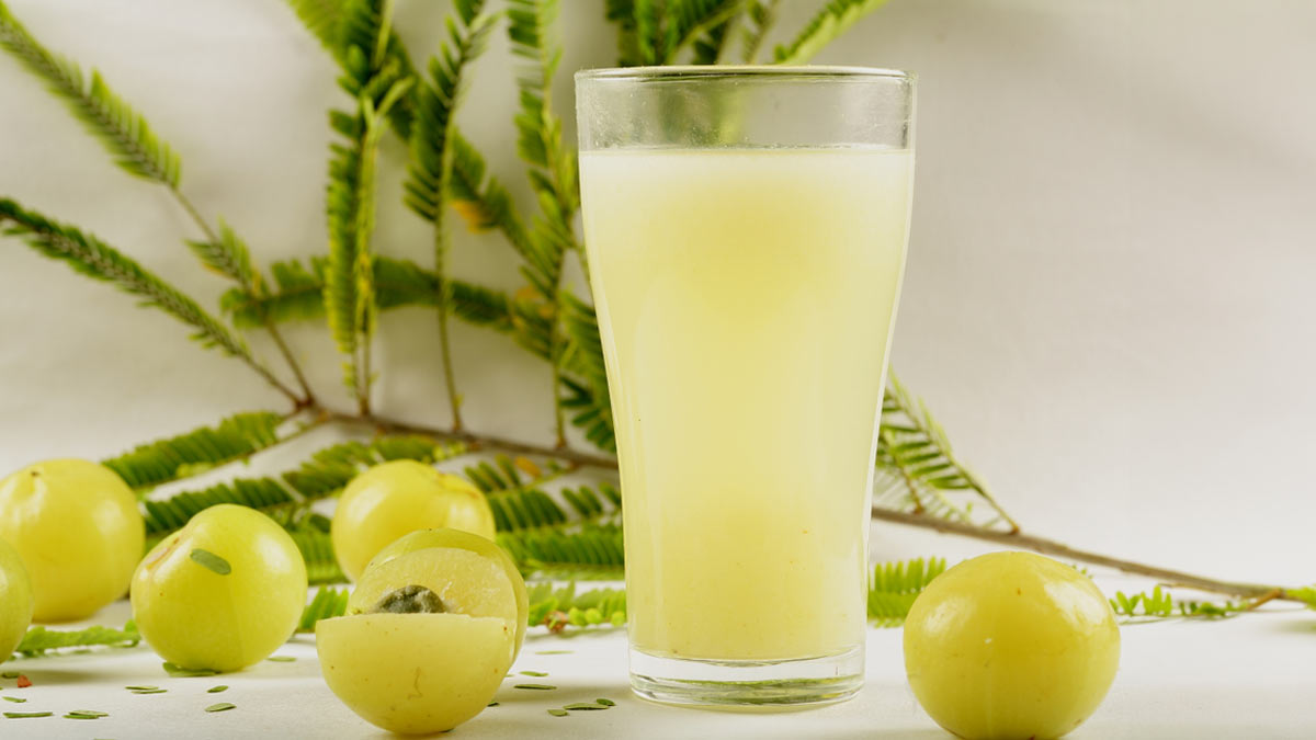 amla juice with jaggery and black pepper in winter benefits