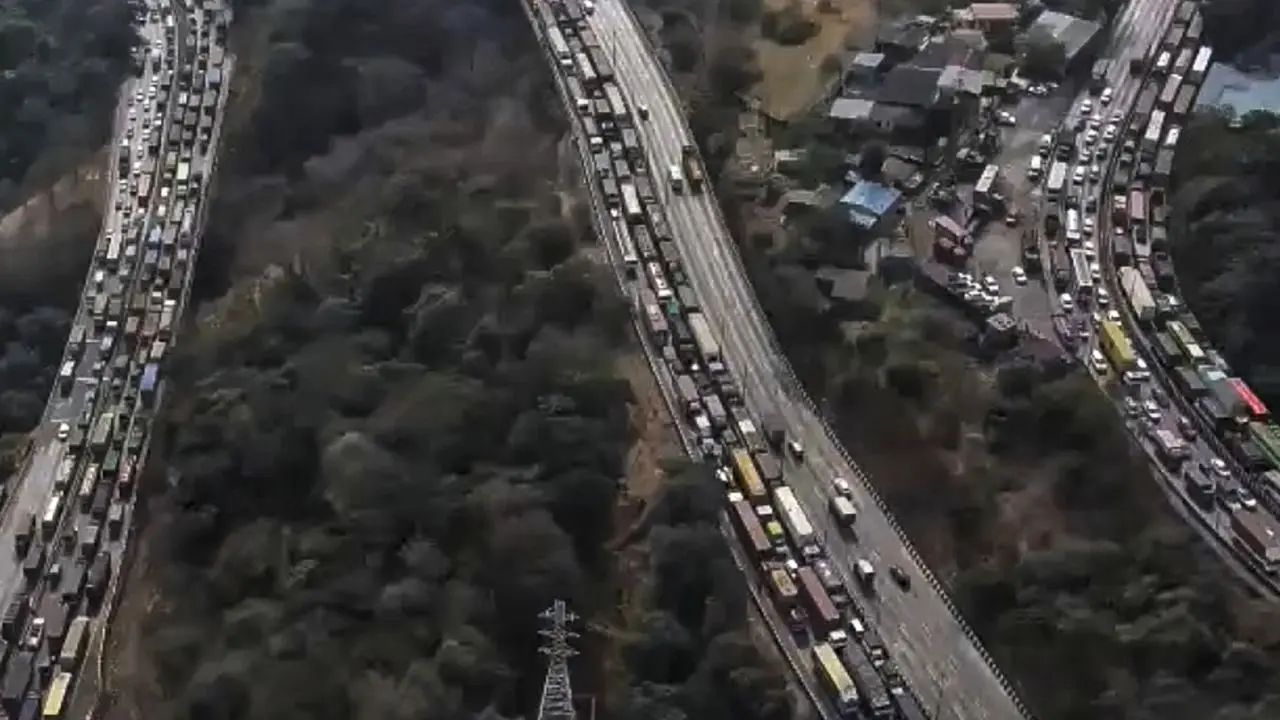 mumbai pune expressway traffic jam for 8 hours avoid visiting these places