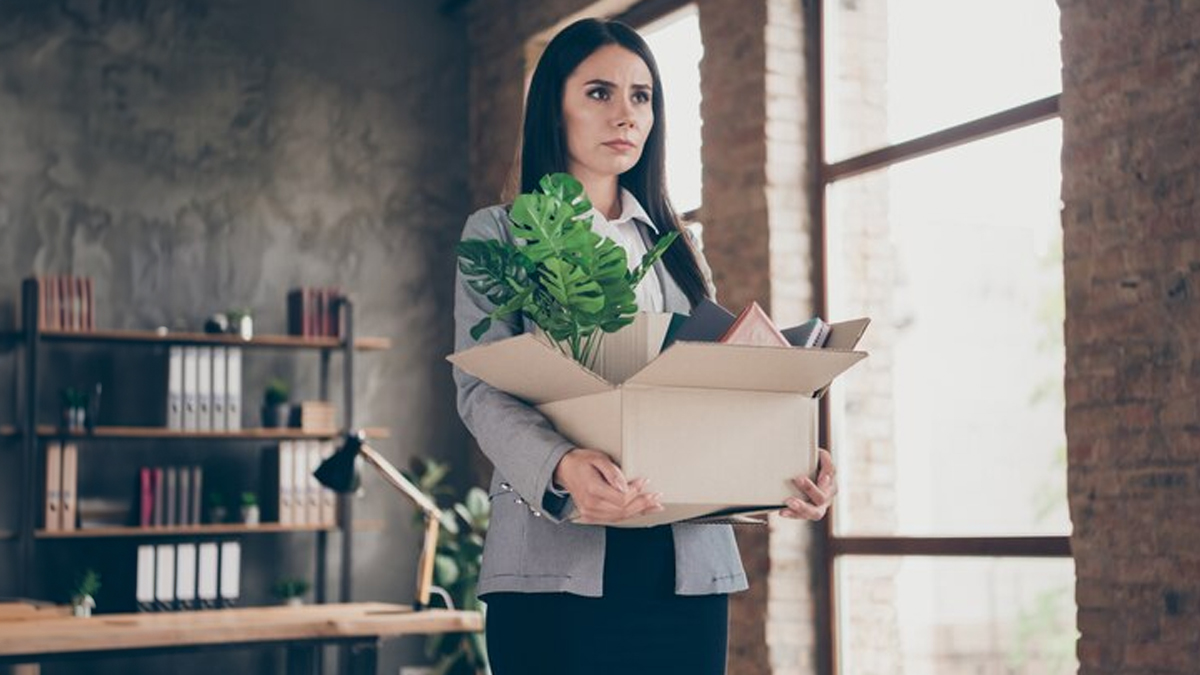 जॉब छोड़ते समय सिर्फ रेजिग्नेशन लेटर काफी नहीं, जानें किन पेपर्स की पड़ती है जरूरत
