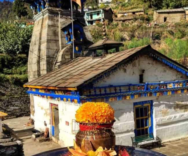 wedding destination in Triyuginarayan temple (1)
