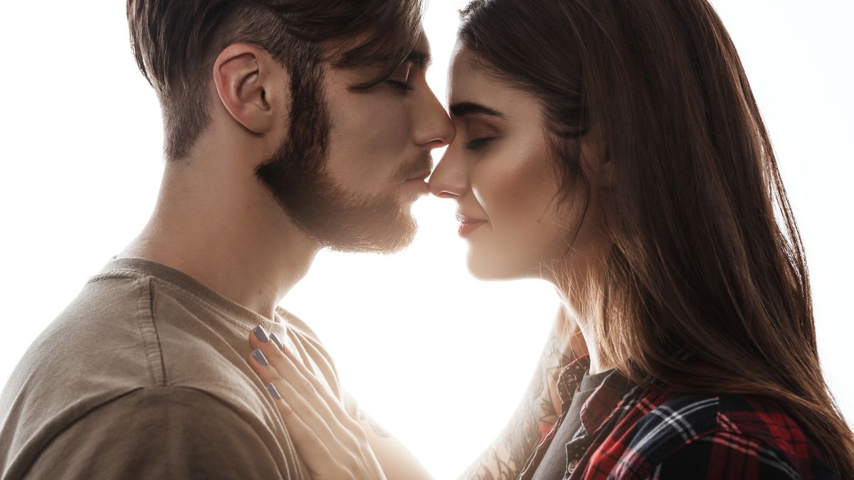 रोज Kiss करने से क्‍या होता है?
