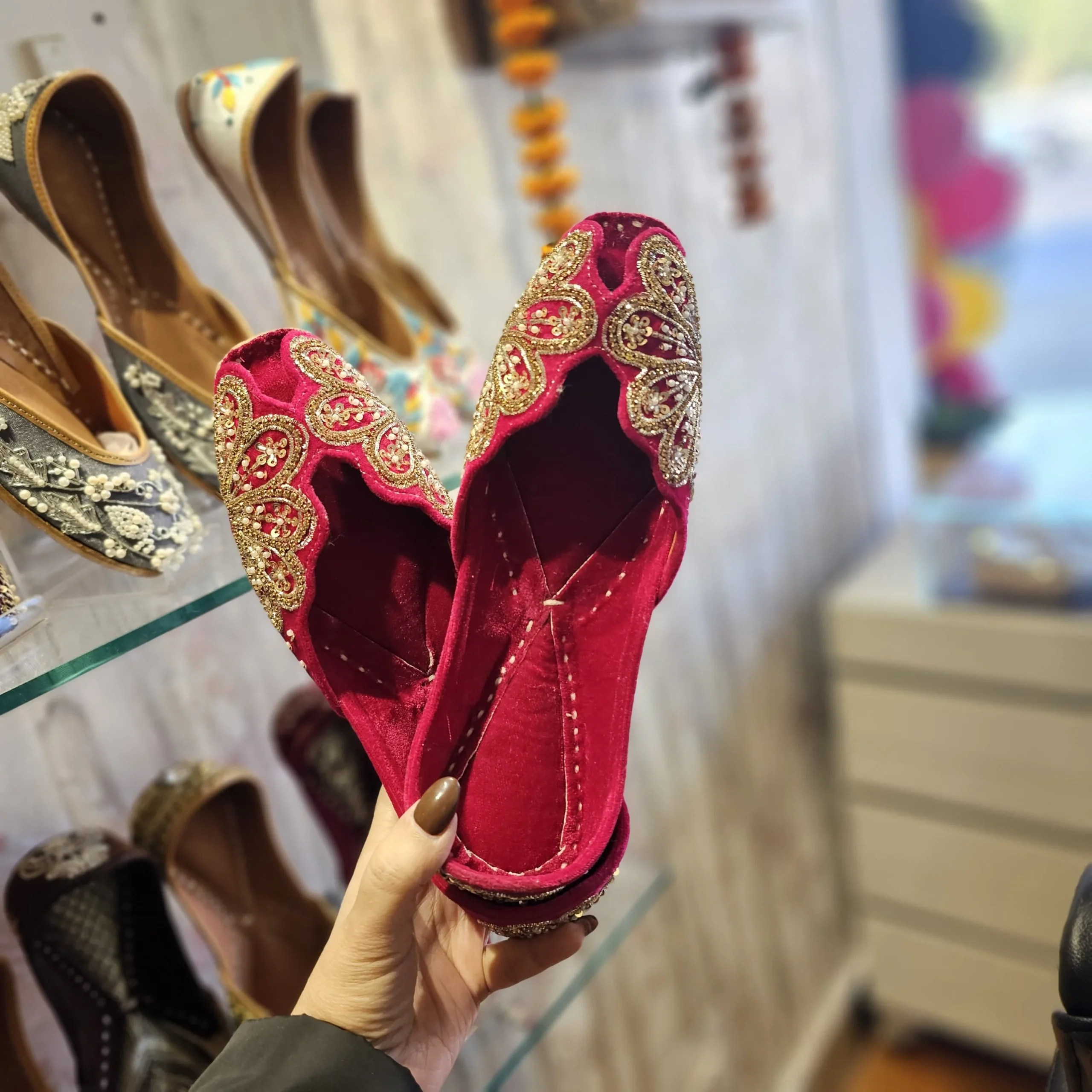 Comfortable juttis for women