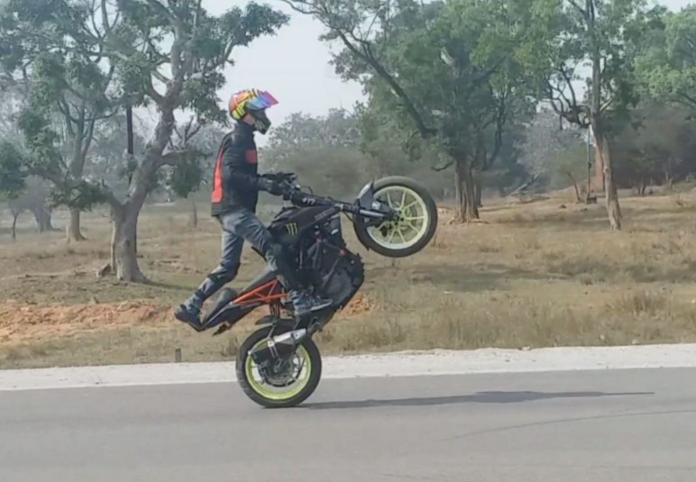 Road par stunt karne ki saza kya hai