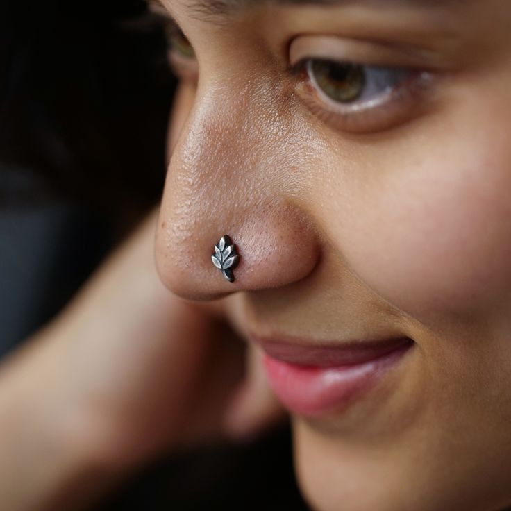 Silver Leaf Nose pin