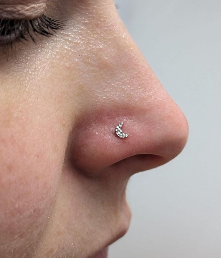 Silver Tiny Chandrakor Nose Pin stone work