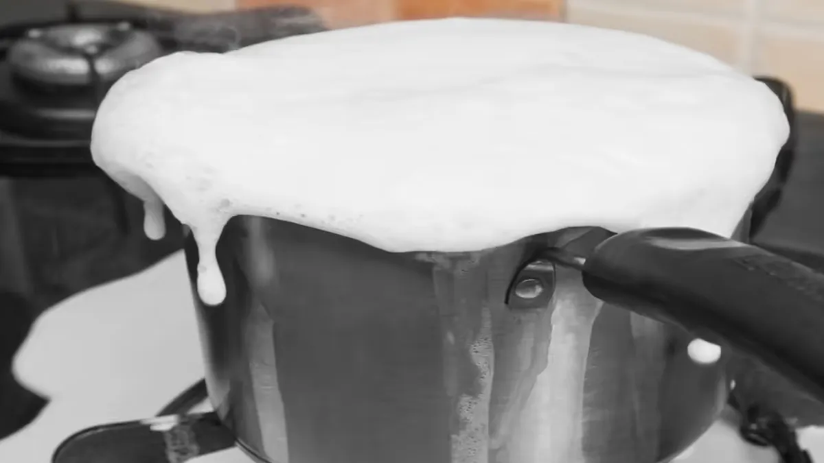 milk spilling while boiling how to control overflow