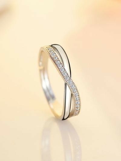 gold and silver tone ring design