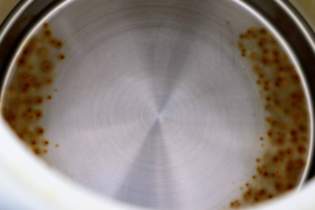 how to clean rust from electric kettle