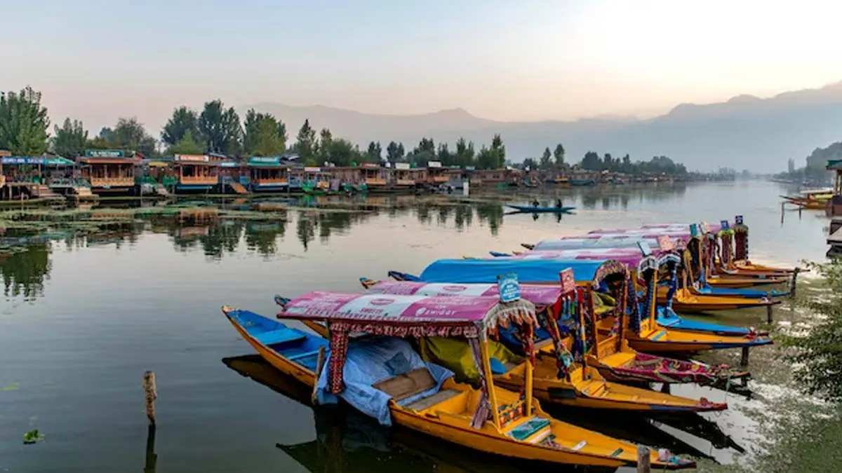 kashmir tour packages under rs 30000 only know travelling is beneficial or not