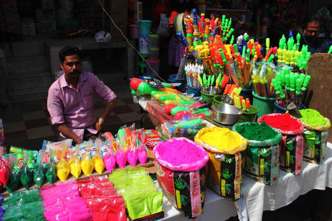where to buy Holi colors in Delhi