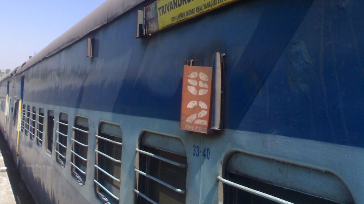 होली पर टिकट की मारामारी होगी खत्म, इन स्पेशल ट्रेनों में सीट पाने के लिए आजमाएं ये 3 हैक्स;  सफर होगा आसान