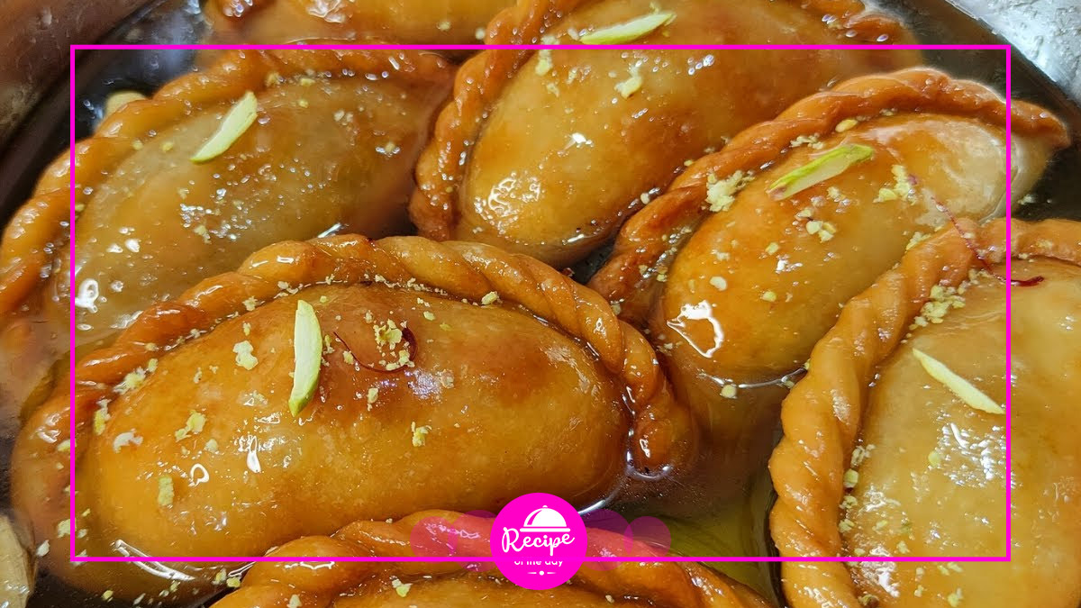 Gujiya Recipe in Hindi: चाशनी वाली गुजिया बनाने का मिल गया आसान तरीका, फटाफट नोट करें रेसिपी