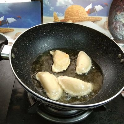 chashni wali gujiya banane ki saral vidhi