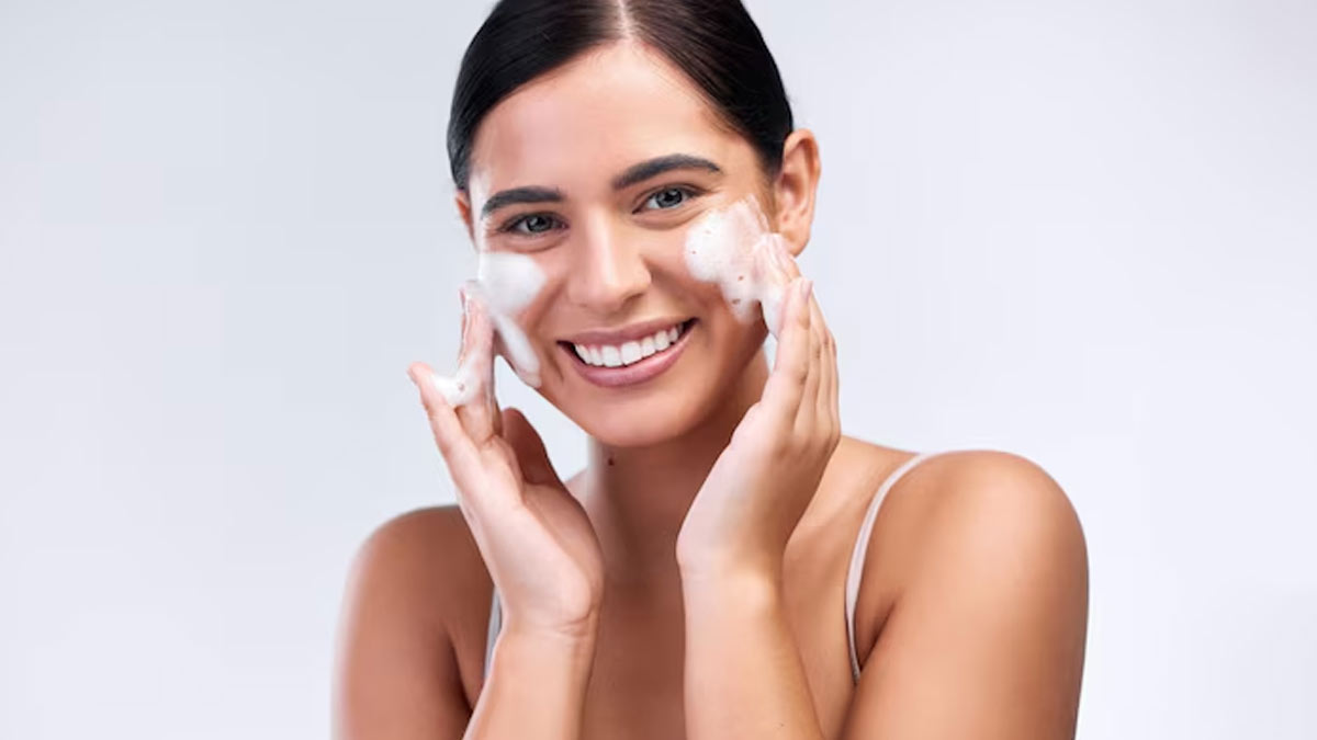 how to remove holi colour from face by cleansing