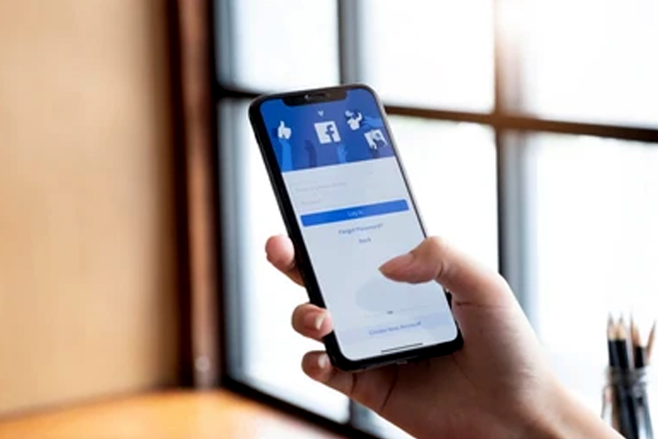 Best practices for sharing family photos safely