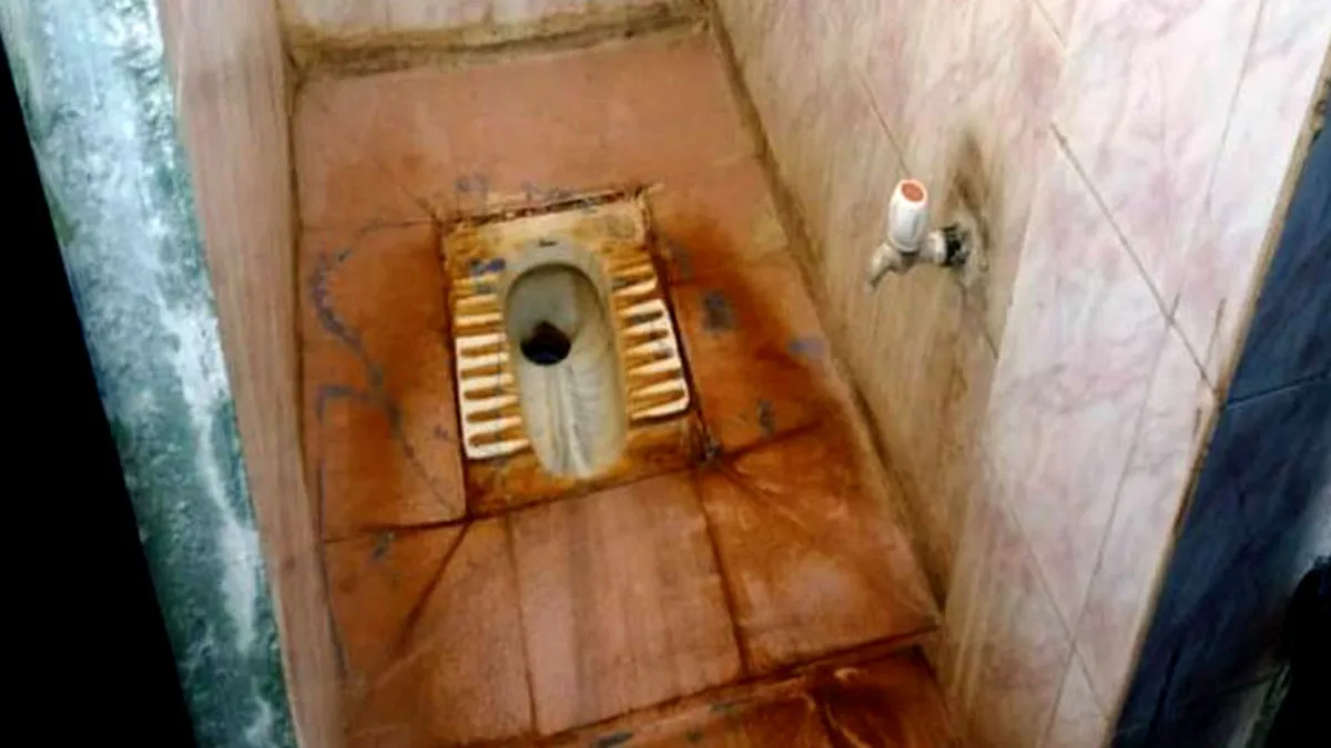 how-to-clean-yellow-stain-on-toilet-seat-corners-1771483332136