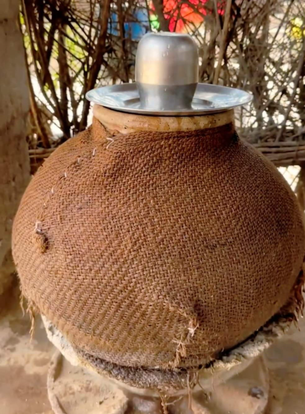 mitti ke matke me pani kaise thanda rakhe