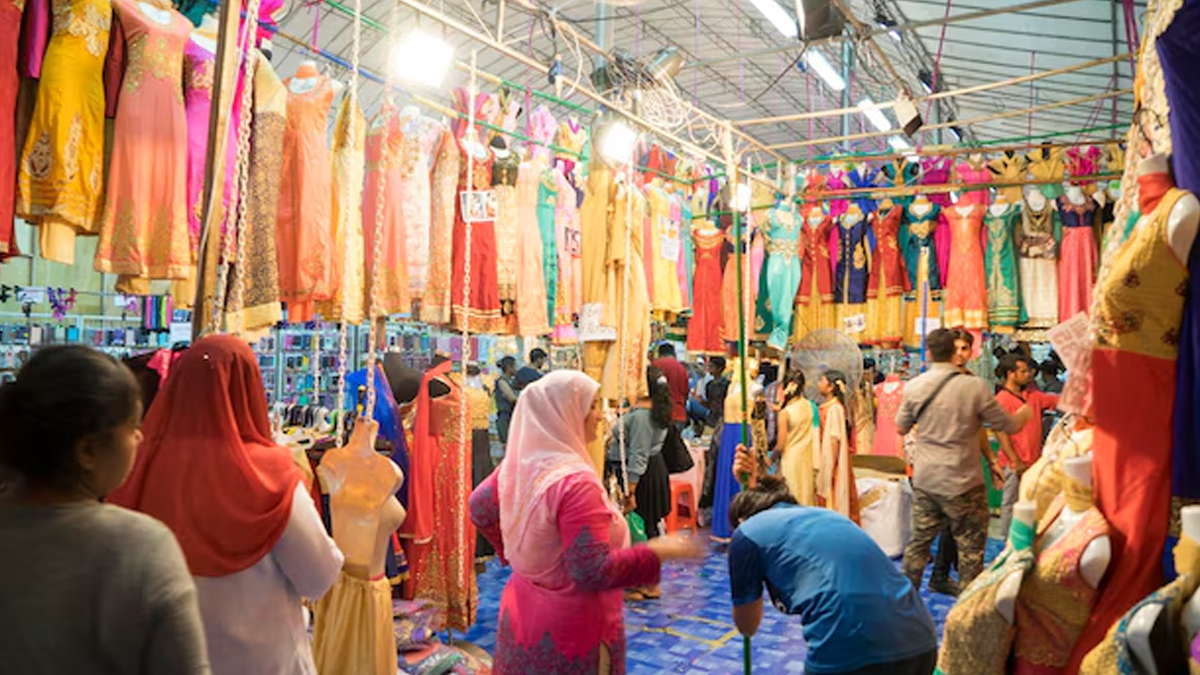 ईद पर सस्ते में करें कपड़ों की खरीदारी, उत्तर प्रदेश के इस बाजार में होगी बजट के अंदर शॉपिंग