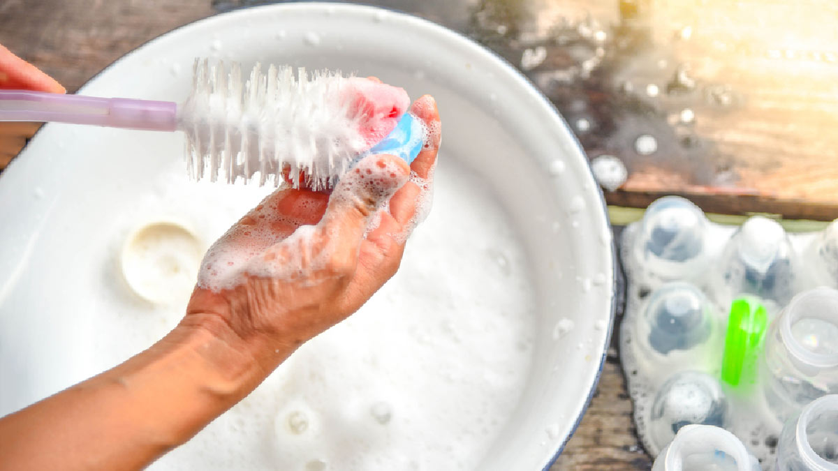 how to remove soap smell from water bottle