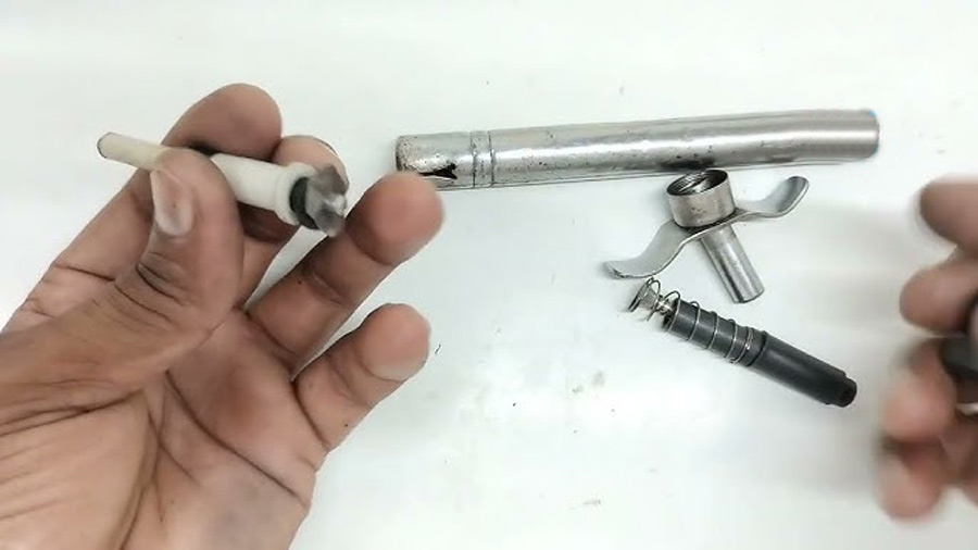 How-to-refill-an-old-gas-lighter-1754390595218 (1)
