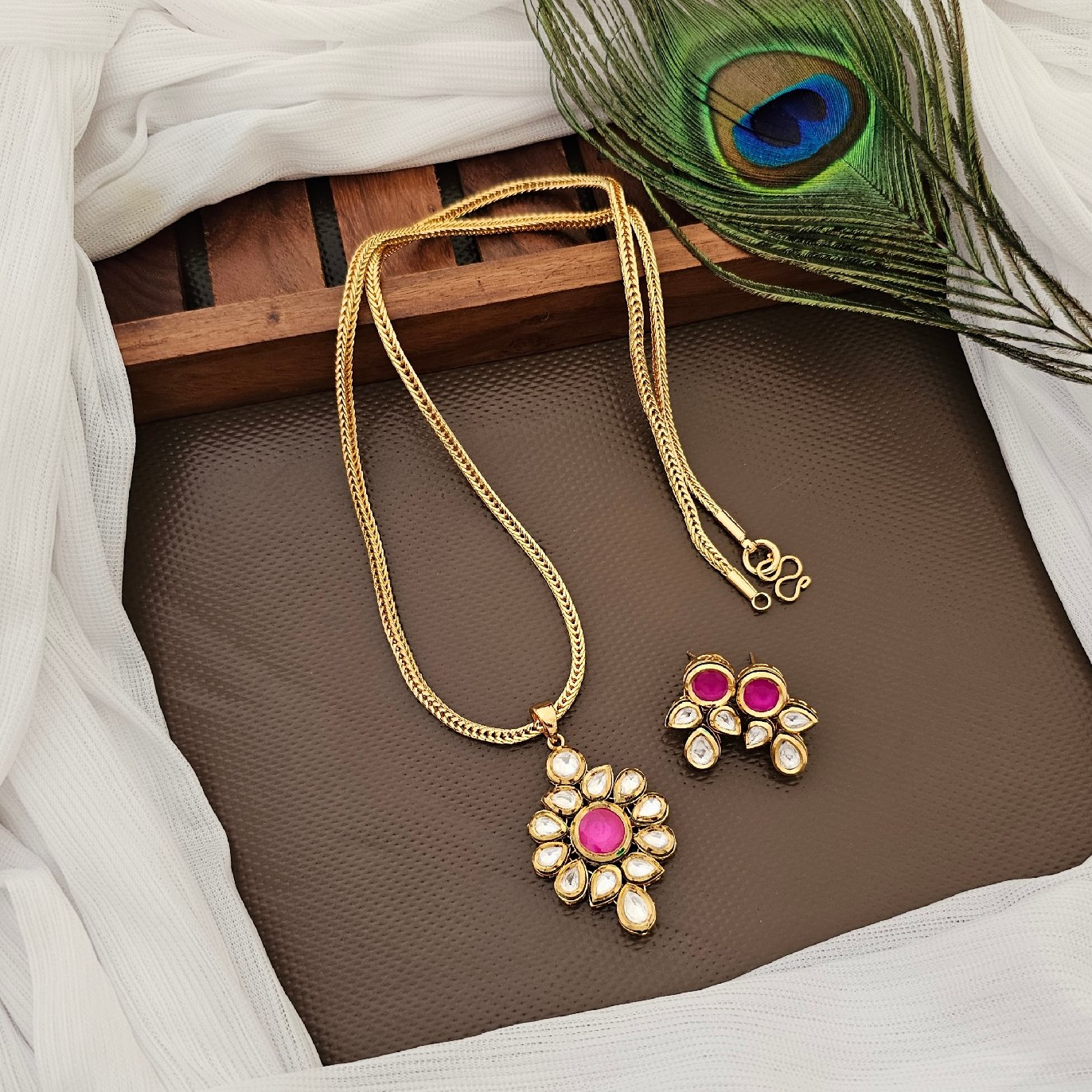 Kundan pendant designs