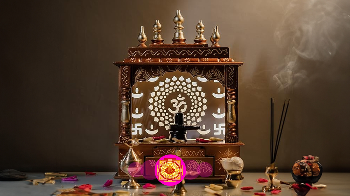 Home Temple Vastu Tips: घर में रखा है लकड़ी का मंदिर तो वास्तु की इन बातों का रखें ध्यान, घर में सदैव बनी रहेगी समृद्धि
