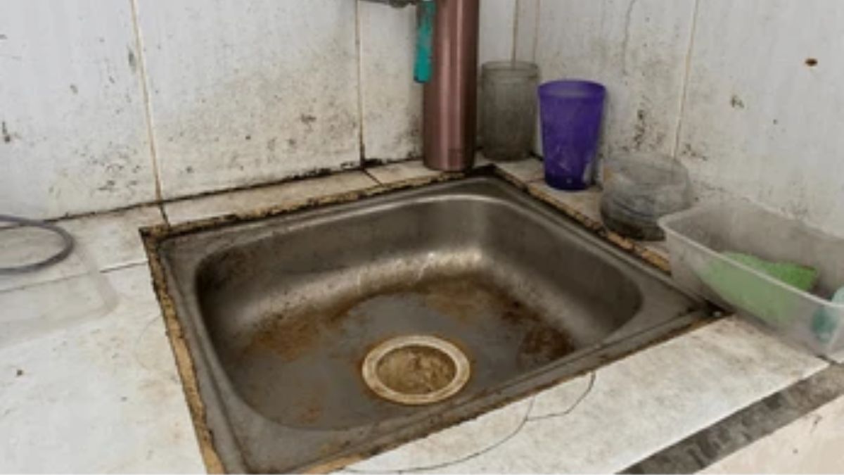 dirty kitchen sink (1)