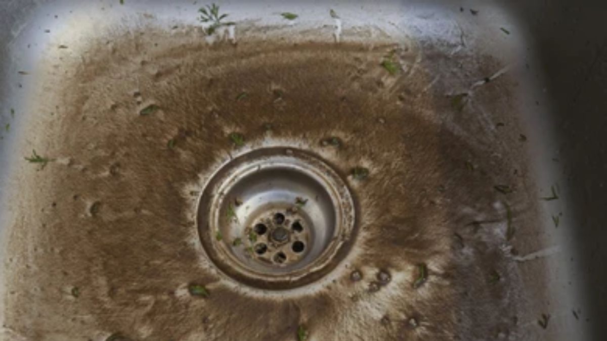 dirty kitchen sink