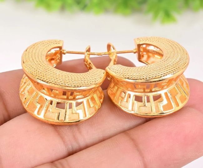 hoop earring (1)
