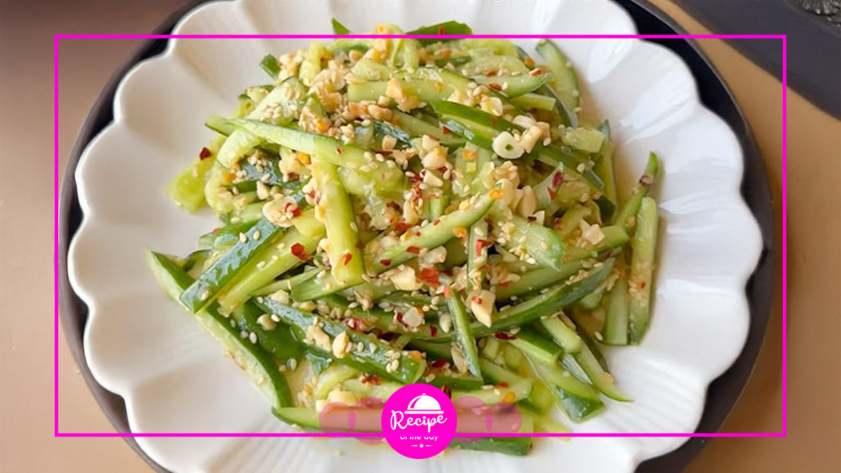 प्लेन सलाद खा-खाकर हो गई हैं बोर, ट्राई करें Viral Asian Cucumber Salad