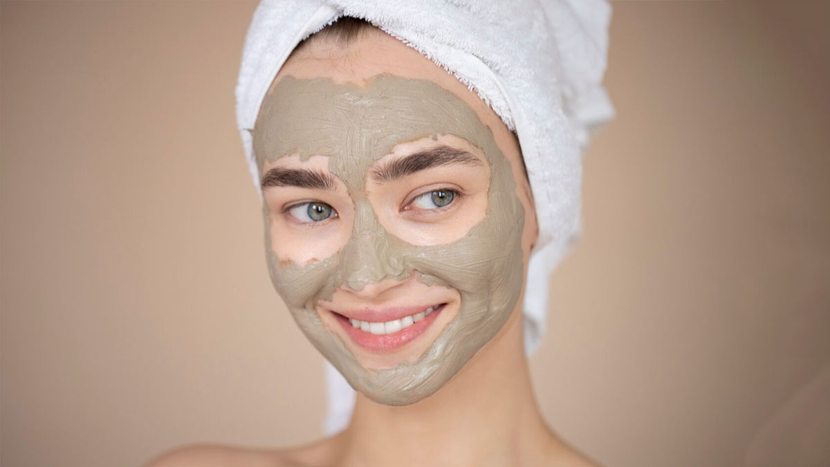washing face with multani mitti daily benefits