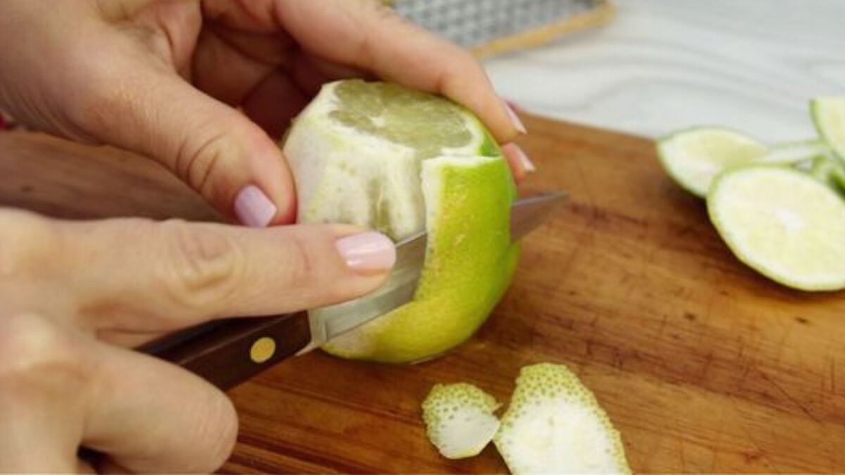 मौसंबी खाने के बाद छिलके फेंक देती हैं? एक बार इसका सही यूज जान लें, स्टोर करना शुरू कर देंगी