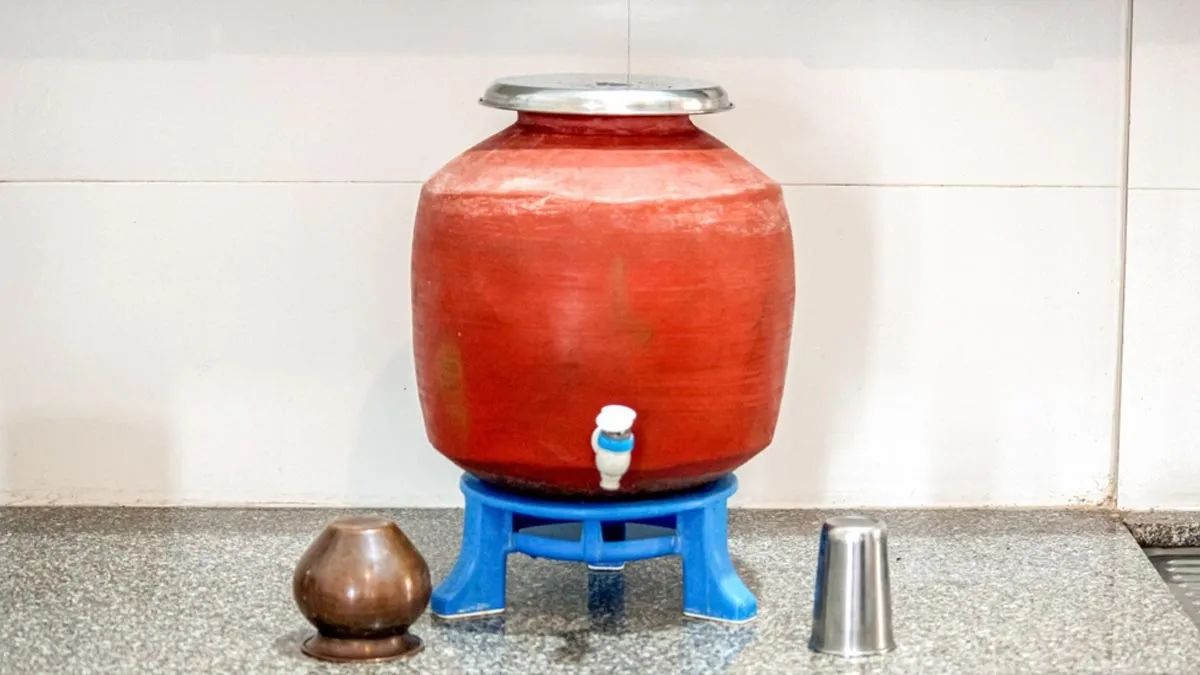 नया मटका लाते ही सीधे न भरें पानी, इस्तेमाल करने से पहले जरूर कर लें ये 5 काम; वरना नहीं होगा ठंडा