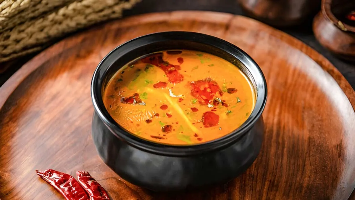 क्या आप भी बनाती हैं वही पुरानी बोरिंग दाल? किचन में मौजूद ये 5 चीजें लाएंगी असली स्वाद