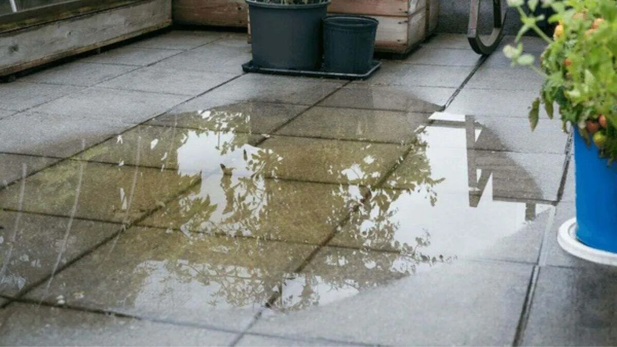 drainage problem on roof of house know reason and solution