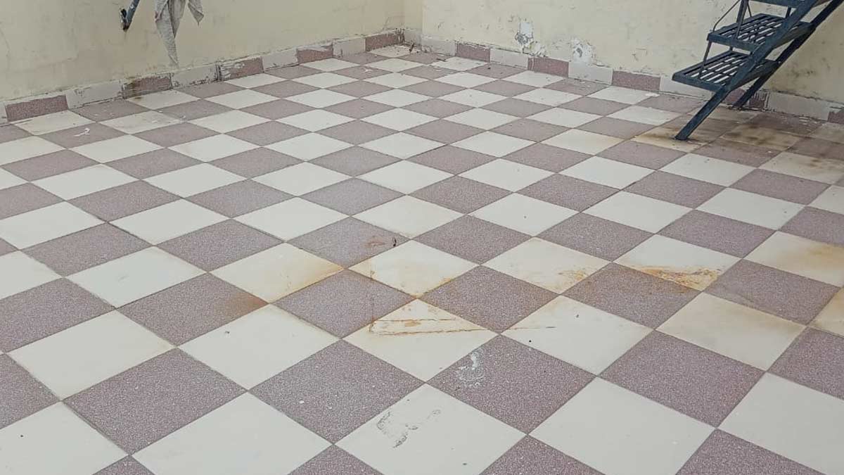 how to clear roof drainage pipes