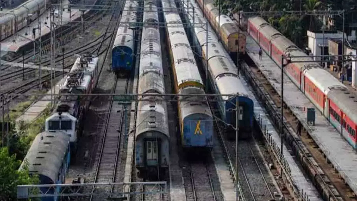 indias-busiest-railway-station-where-train-passes-every-minute-1749122590601