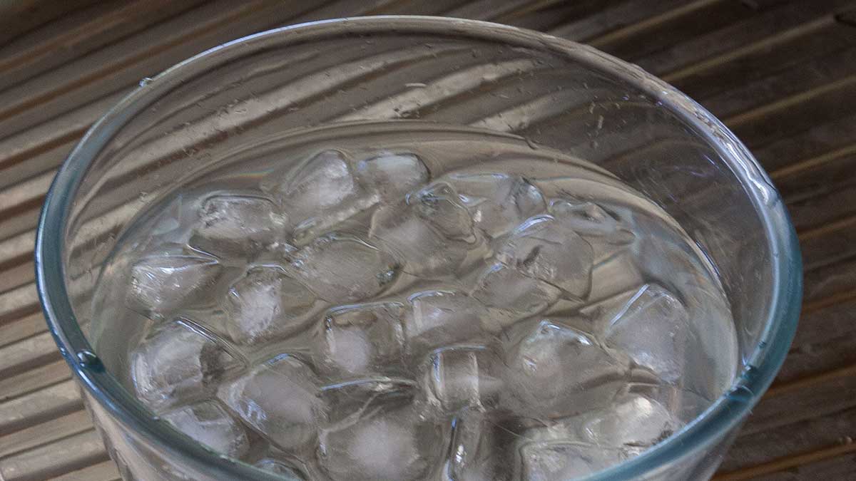 Benefits-of-Ice-Water-Facial-in-Hindi