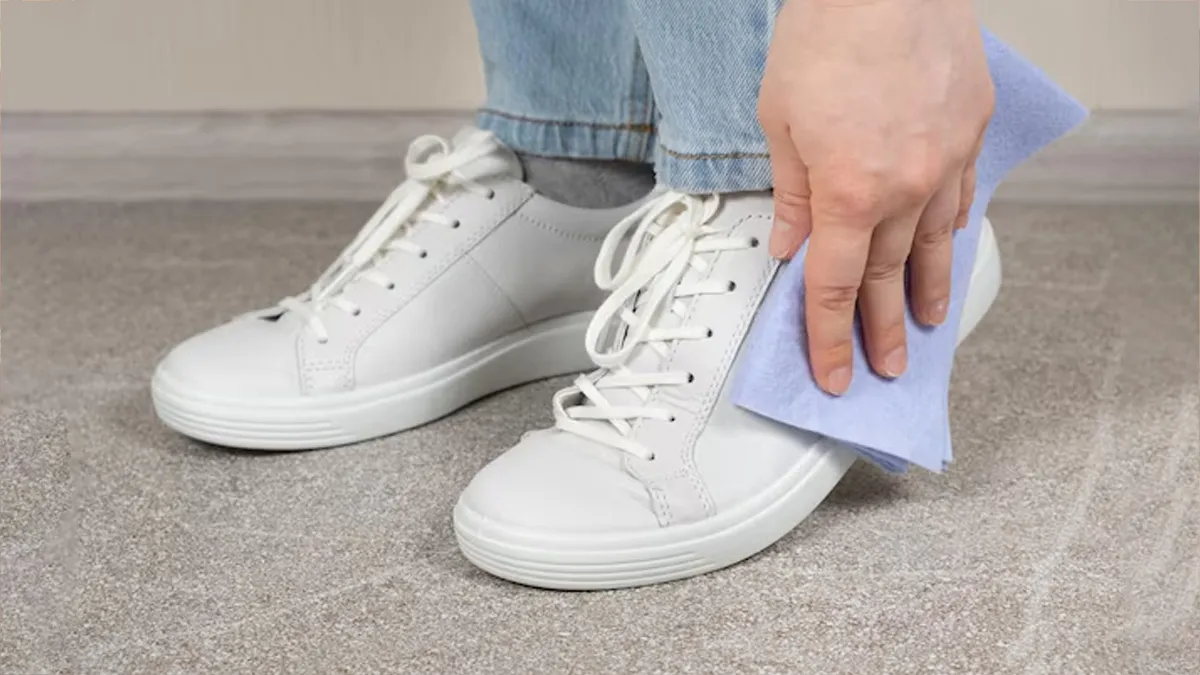 5-things-to-keep-in-your-bag-to-clean-muddy-shoes-1751106706058