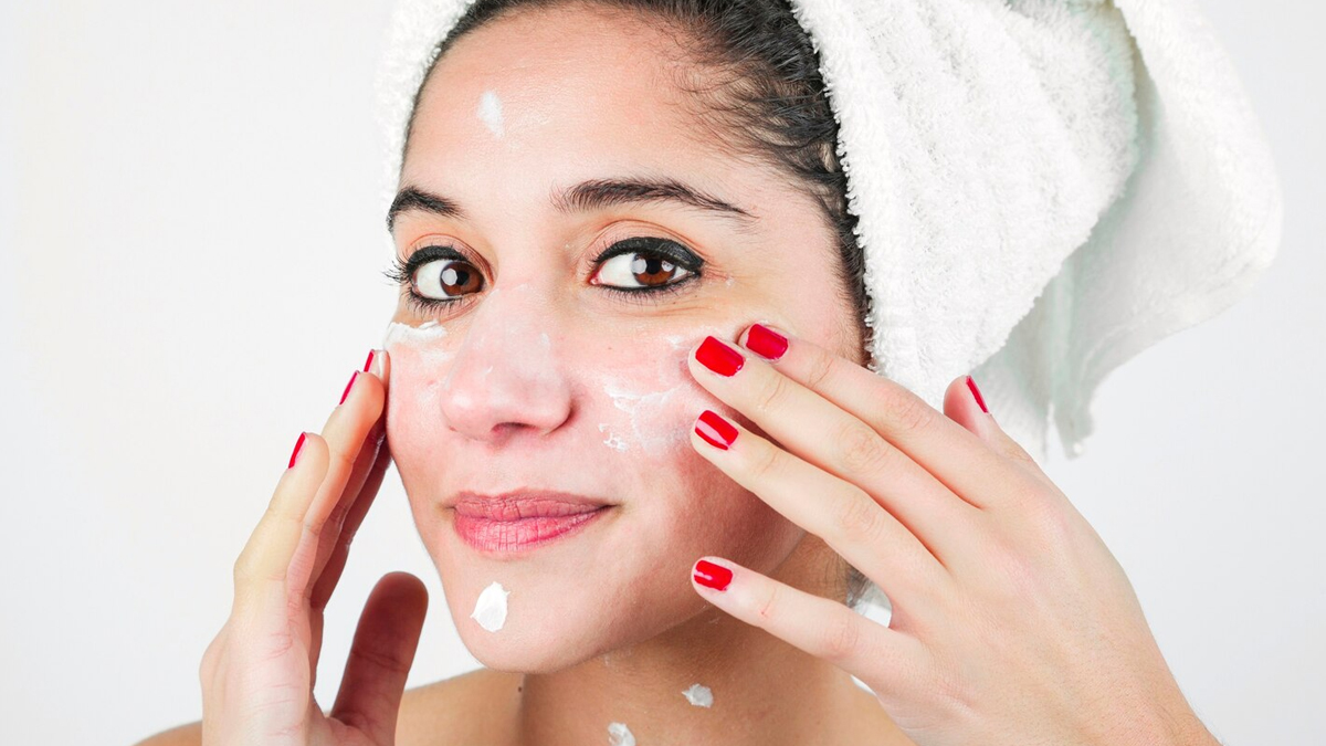 benefits of washing face with curd