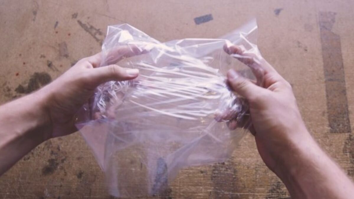 easy-ways-to-reuse-torn-plastic-bags