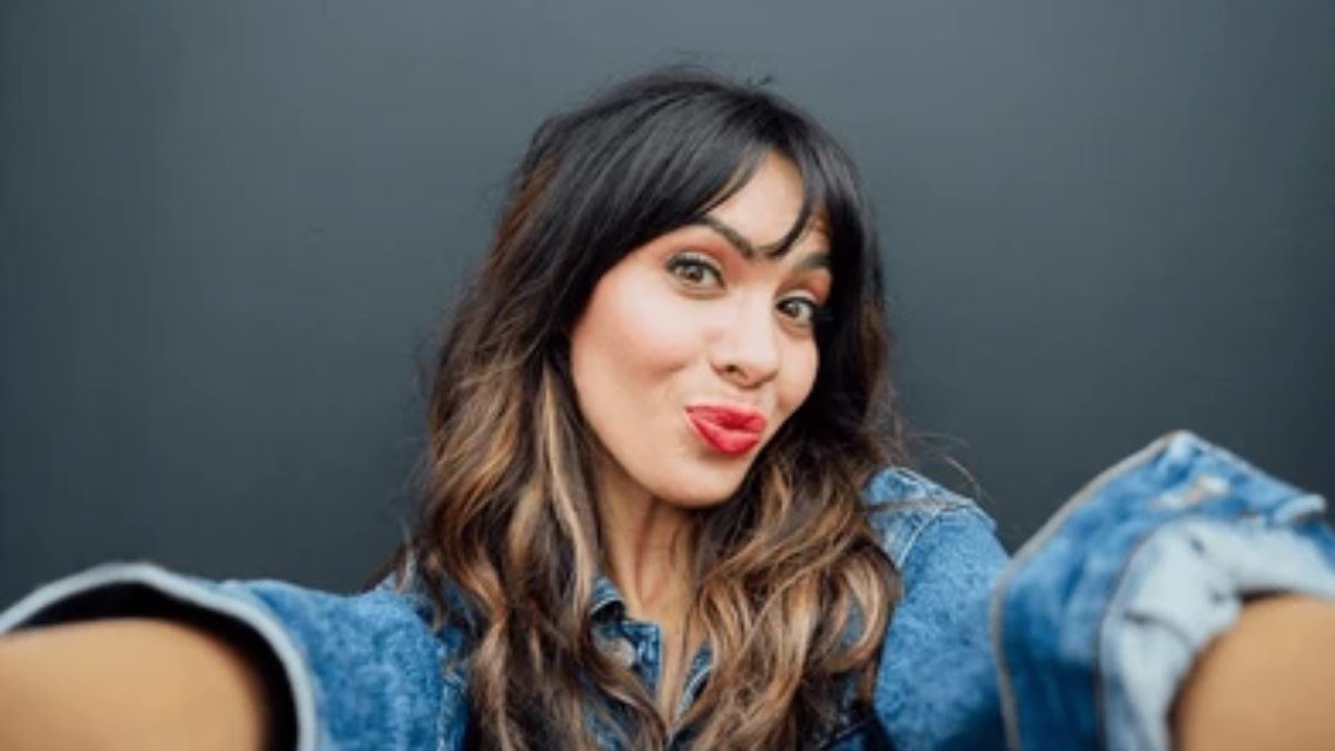 indian gen z girls pout selfie trend (1)