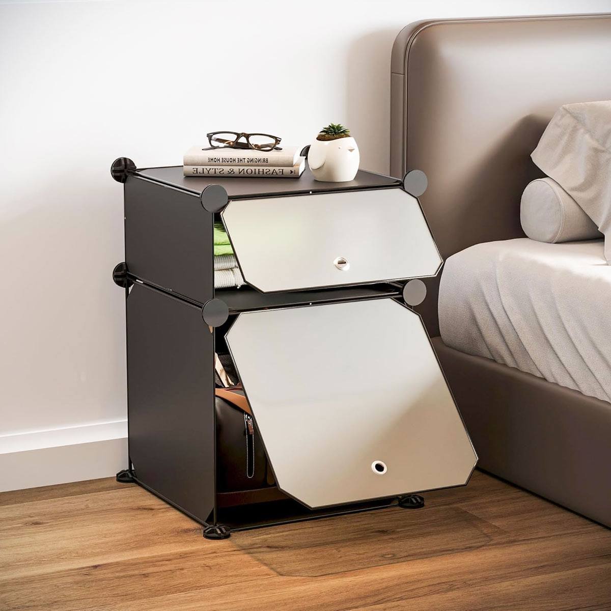 Bedside Table Designs: बेड के पास रखें ये ट्रेंडी टेबल, कमरे की ...