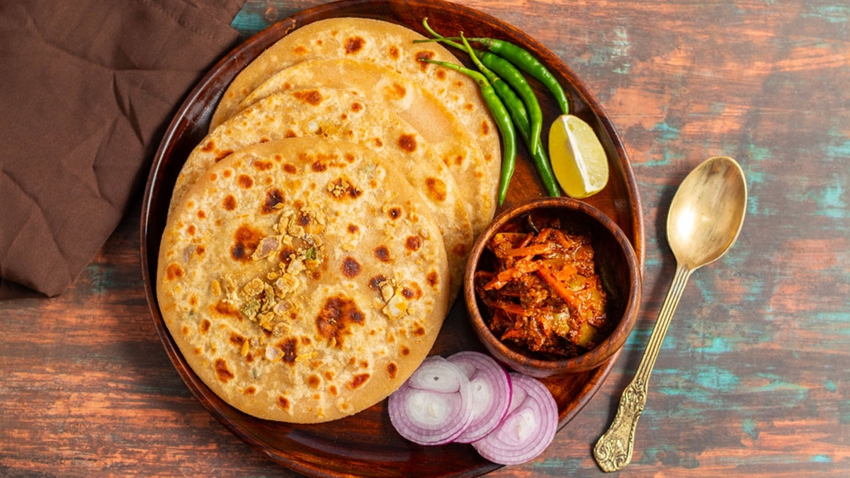 सत्तू का पराठा बेलते समय बाहर निकल जाती है स्टफिंग? इन 3 टिप्स से मिनटों में बनाएं