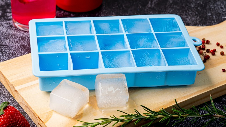 ice tray cleaning tricks
