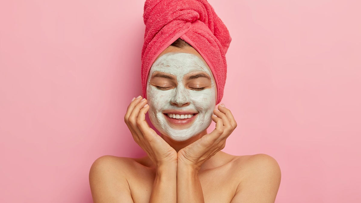 Oily Skin Care Tips: गर्मी में ऑयली स्किन से हैं परेशान? घर में रखी इन 2 चीजों से बनाएं फेस पैक