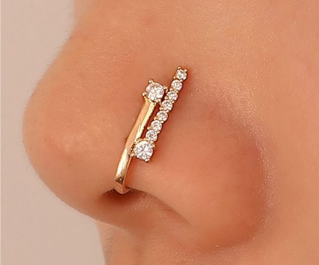 Hoop Nose Ring Ke Designs: हर आउटफिट्स पर चार चांद लगा देंगी ये हूप नोज ...
