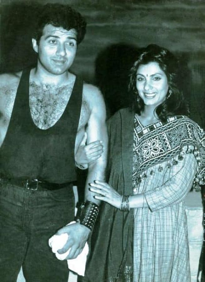 photographers were told not to take sunny deol dimple kapadia pictures together