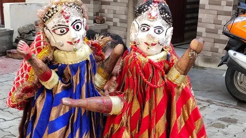 नोकझोंक, ताने और अवधी नखरे; यूपी की इन दो 'मशहूर औरतों' के आगे फेल है राजस्थान का पपेट शो